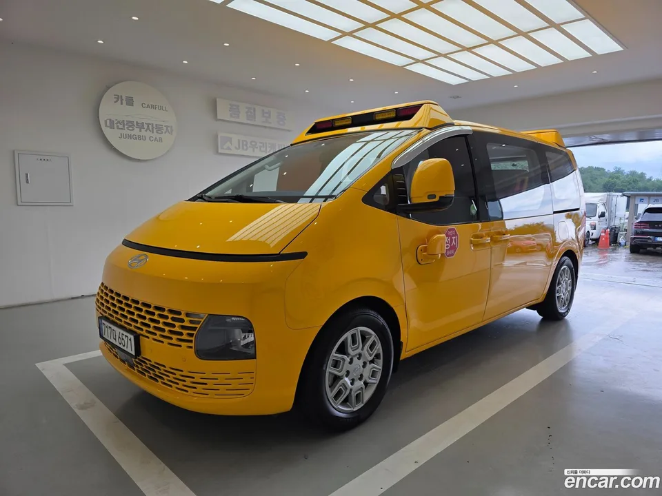 Hyundai Staria L3.5 2022 — photo 1, buy with delivery to Moscow