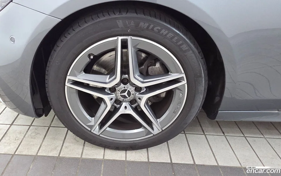 Mercedes-Benz E-Class E250 AMG Line 2023 — thumbnail 5