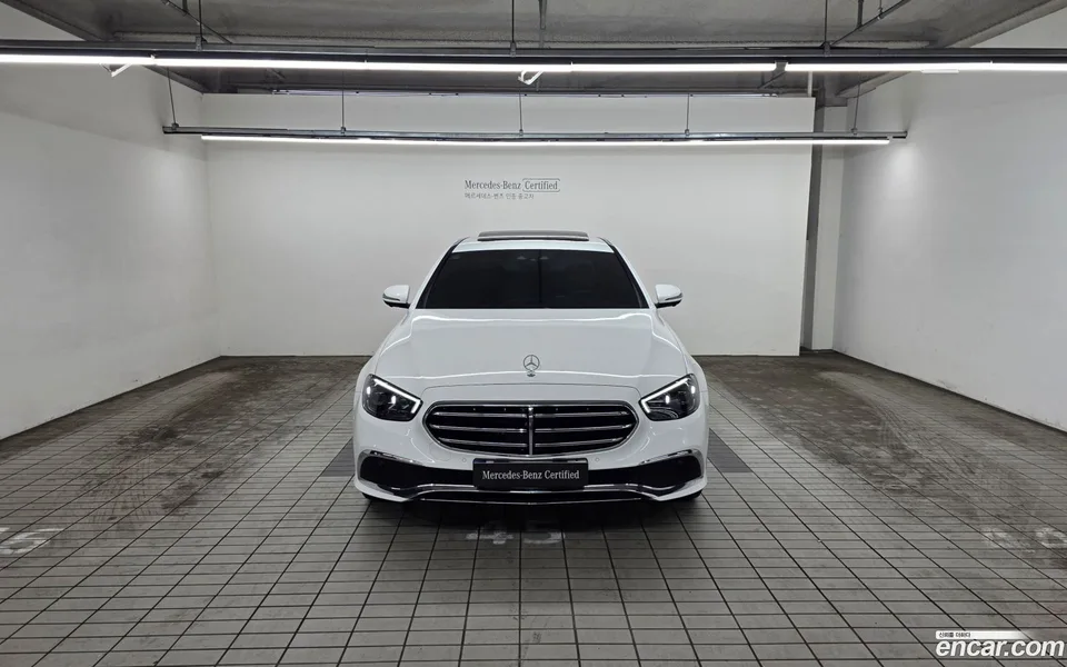 Mercedes-Benz E-Class E250 2023 — thumbnail 3