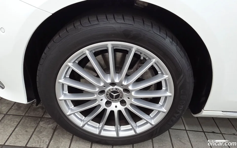 Mercedes-Benz E-Class E250 2023 — thumbnail 5