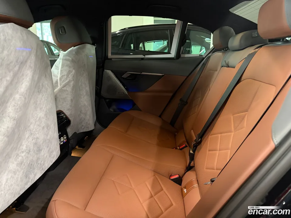 BMW 5 Series 530e M 2026 — thumbnail 2