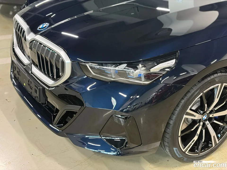 BMW 5 Series 530e M 2026 — thumbnail 3