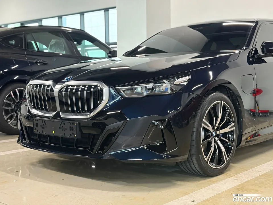 BMW 5 Series 530e M 2026 — photo 1, buy with delivery to Moscow