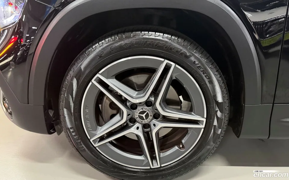 Mercedes-Benz GLB-Class GLB250 4MATIC 2023 — thumbnail 5