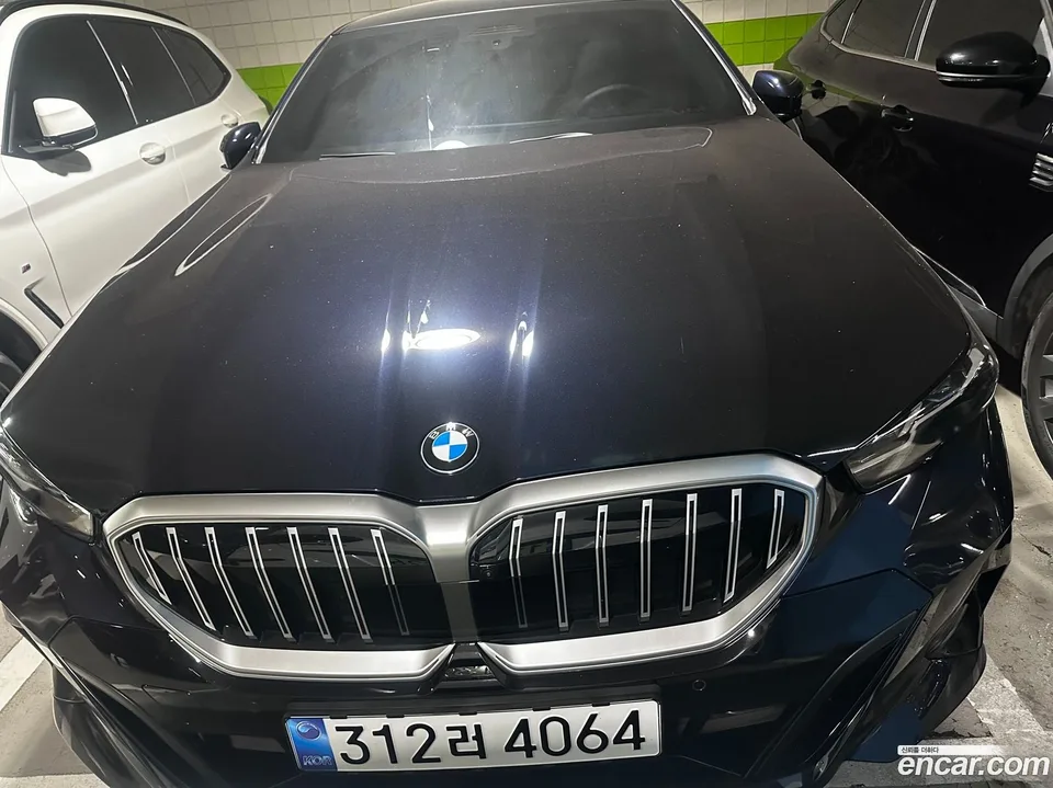 BMW 5 Series 520i M 2025 — thumbnail 3