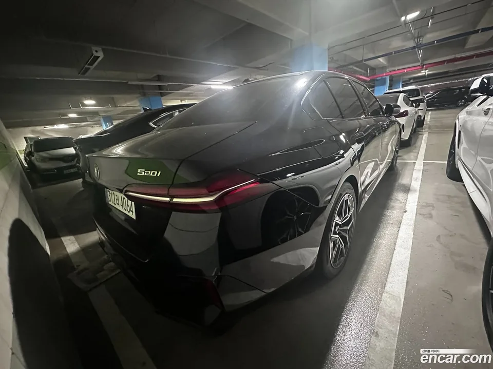 BMW 5 Series 520i M 2025 — thumbnail 4