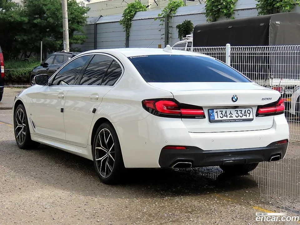 BMW 5 Series 530i M 2023 — thumbnail 3