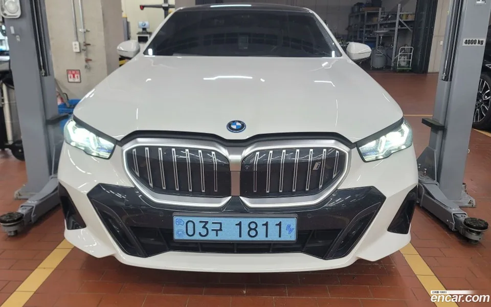 BMW i5 eDrive 40 M 2024 — photo 1, buy with delivery to Moscow