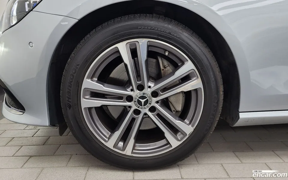 Mercedes-Benz E-Class E350 4MATIC 2022 — thumbnail 5