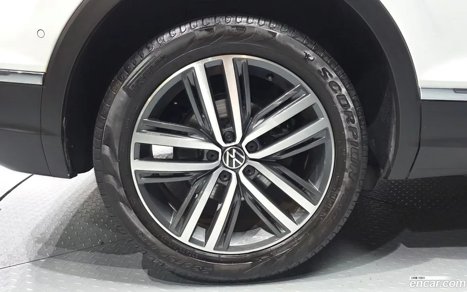 Volkswagen Tiguan 2.0 TDI 4 2023 — thumbnail 2