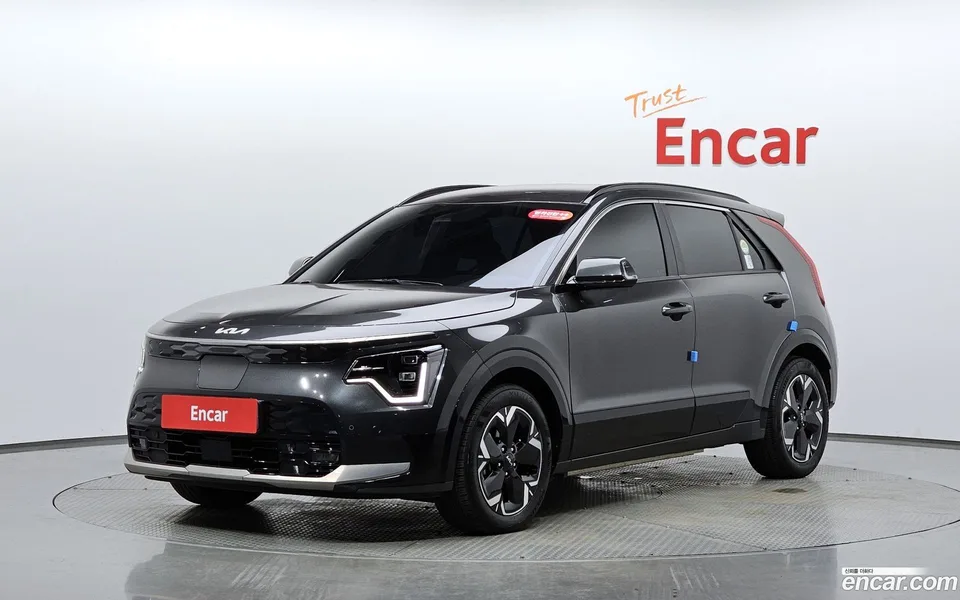 Kia Niro EV 2023 — photo 1, buy with delivery to Moscow