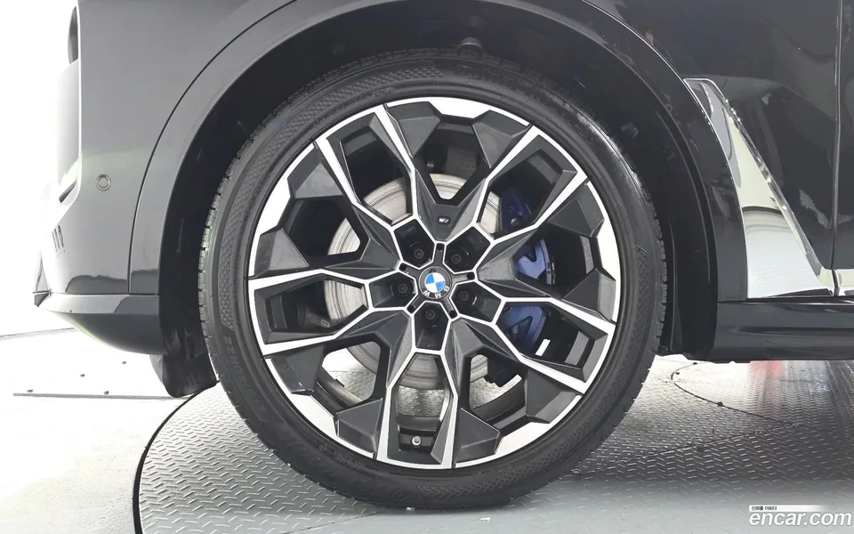 BMW X7 xDrive 40i M 6 2023 — thumbnail 2