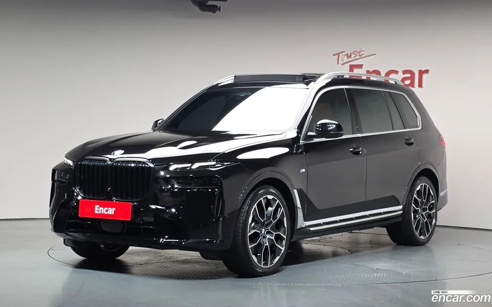BMW X7 xDrive 40i M 6 2023 — photo 1, buy with delivery to Moscow