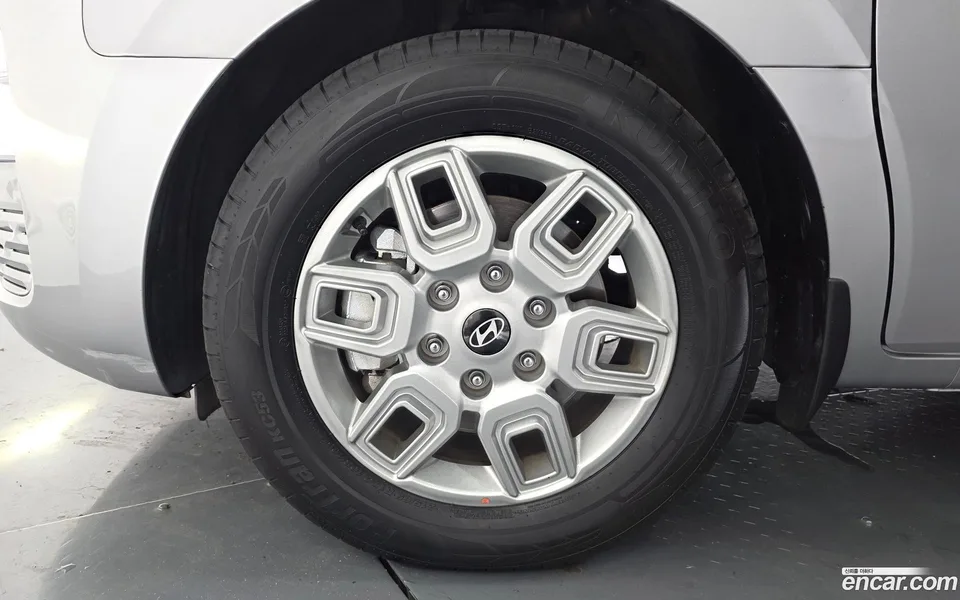 Hyundai Staria L3.5 3 2025 — thumbnail 5