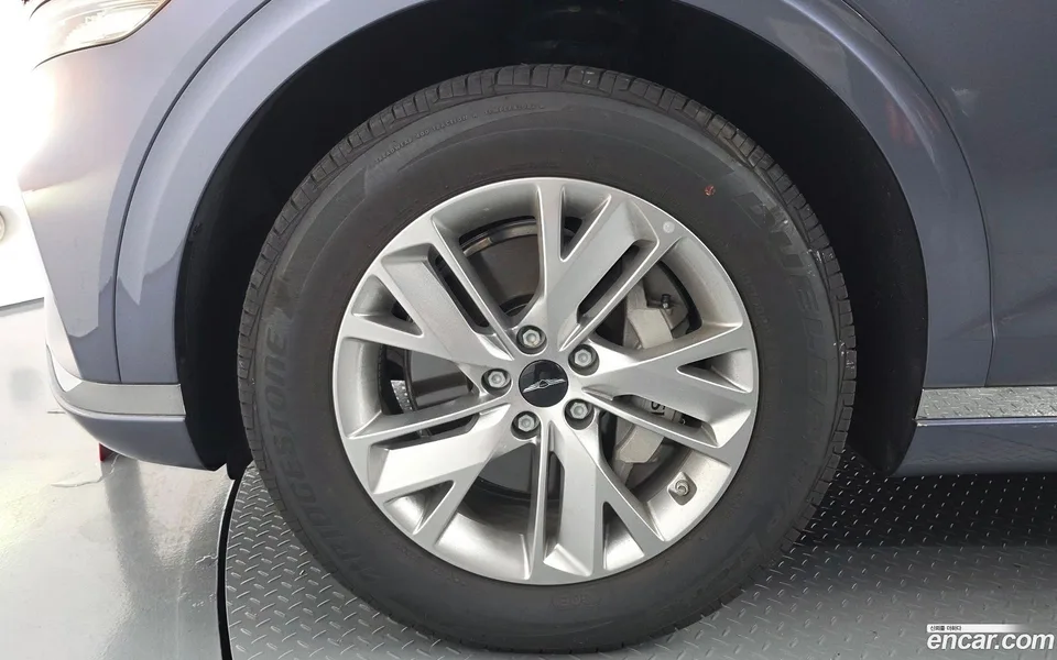 Genesis GV70 2.5T 2WD 2025 — thumbnail 2