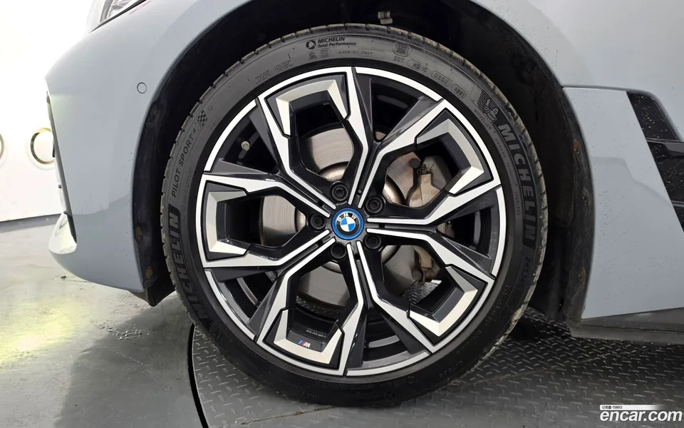 BMW i4 eDrive40 M 2022 — thumbnail 2