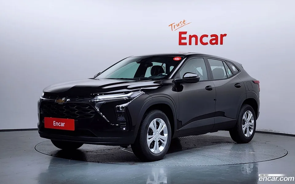 Chevrolet Trax Crossover 1.2 LS 2026 — photo 1, buy with delivery to Moscow