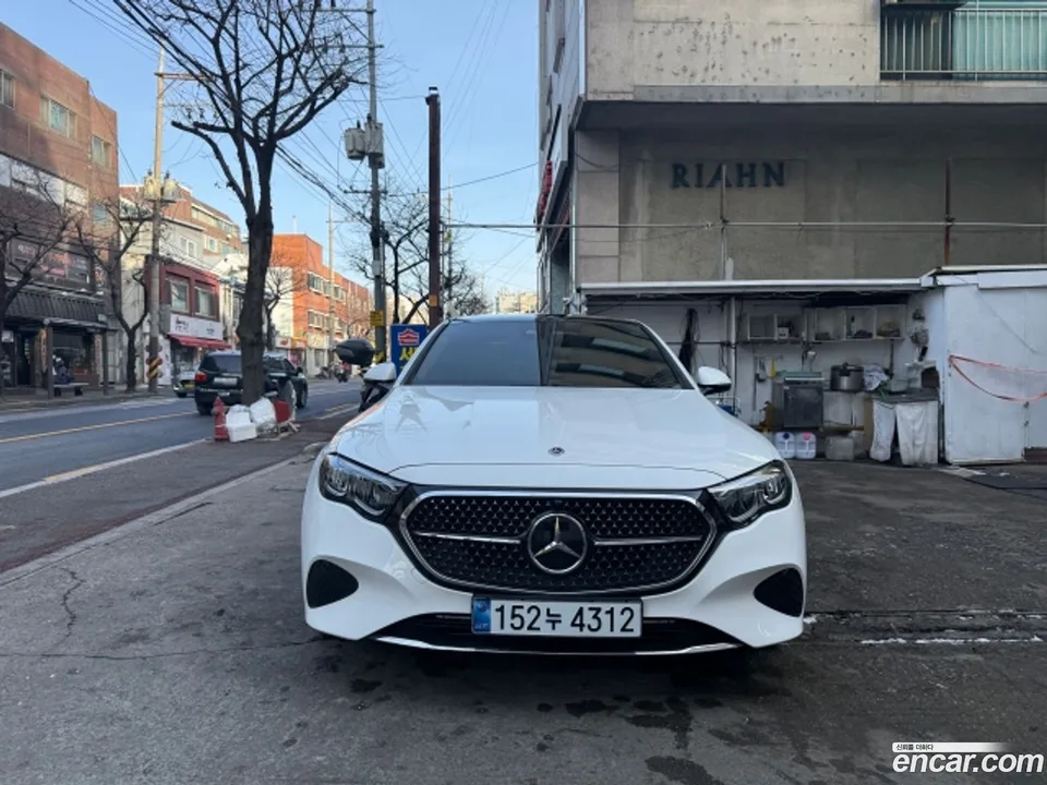 Mercedes-Benz E-Class E200 2025 — photo 1, buy with delivery to Moscow