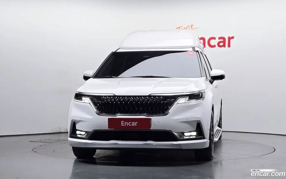 Kia Carnival 7 2023 — thumbnail 3