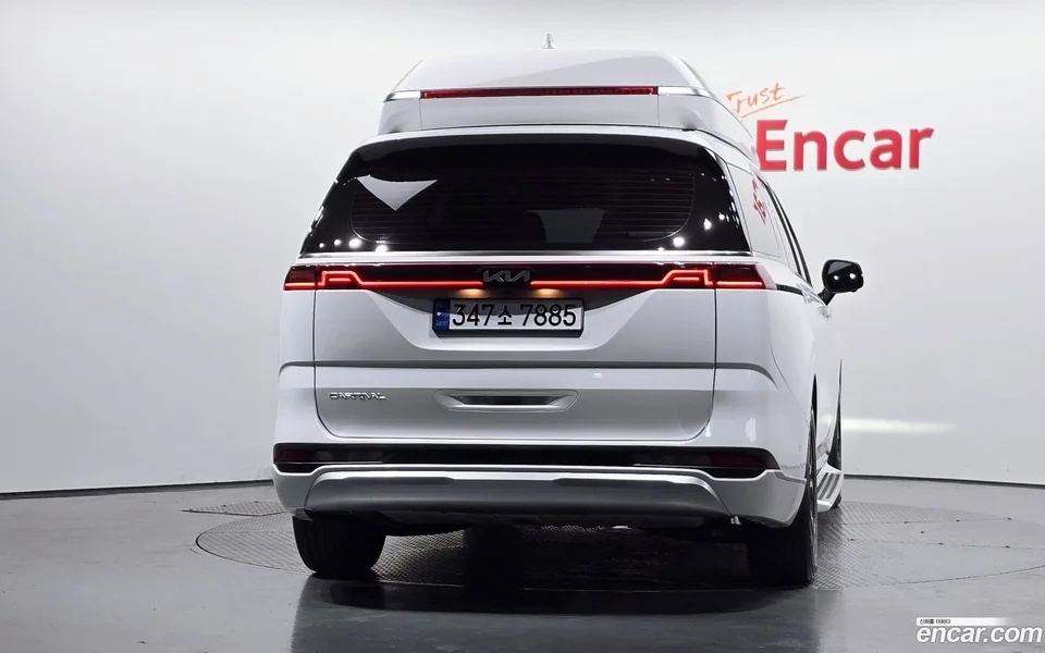 Kia Carnival 7 2023 — thumbnail 4