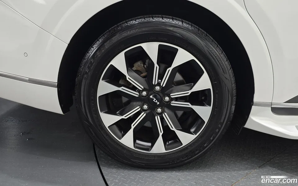 Kia Carnival 7 2023 — thumbnail 5