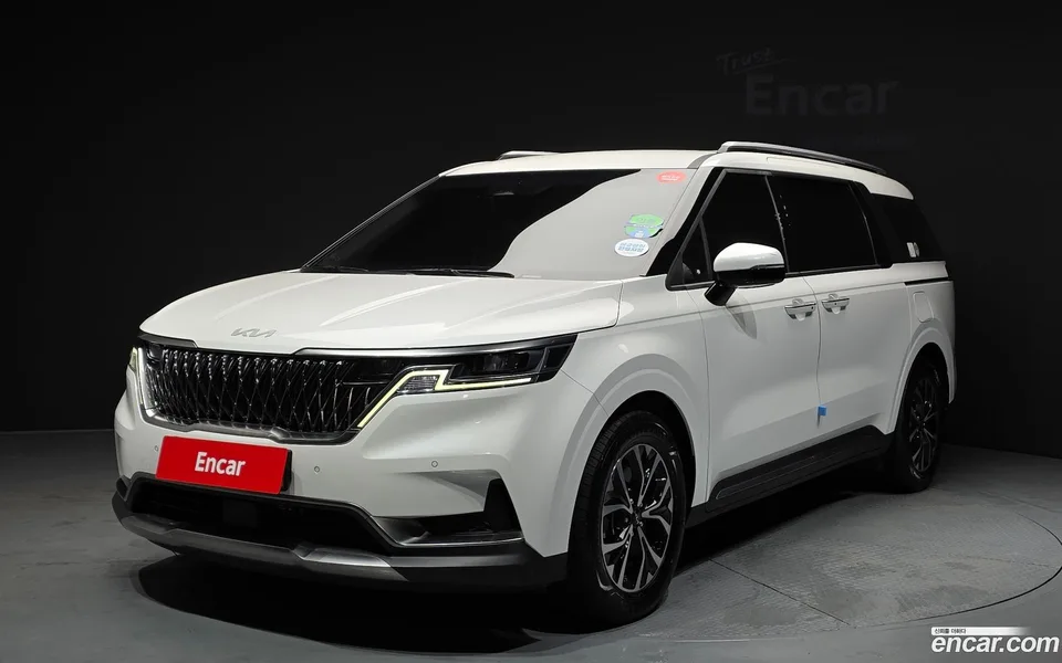 Kia Carnival 9 2022 — photo 1, buy with delivery to Moscow