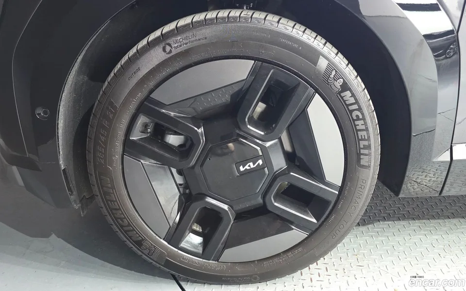 Kia EV9 4WD 2025 — миниатюра 2