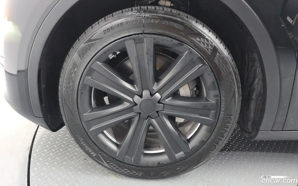 Tesla Model Y RWD 2023 — thumbnail 5