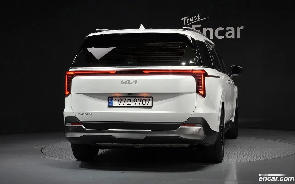 Kia Carnival 9 2024 — thumbnail 4
