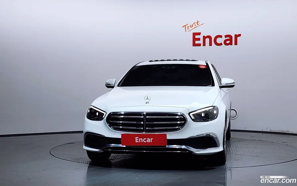 Mercedes-Benz E-Class E250 2023 — thumbnail 3