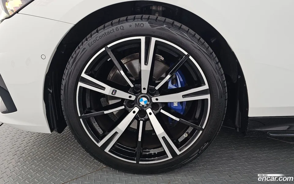 BMW 5 Series 530i xDrive M 2025 — thumbnail 2
