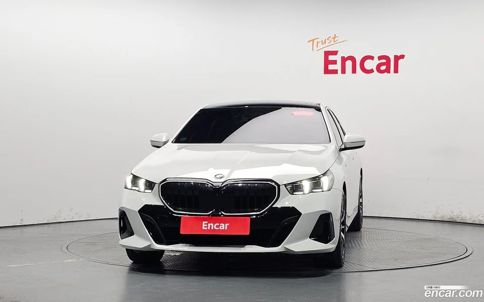 BMW 5 Series 530i xDrive M 2025 — thumbnail 3