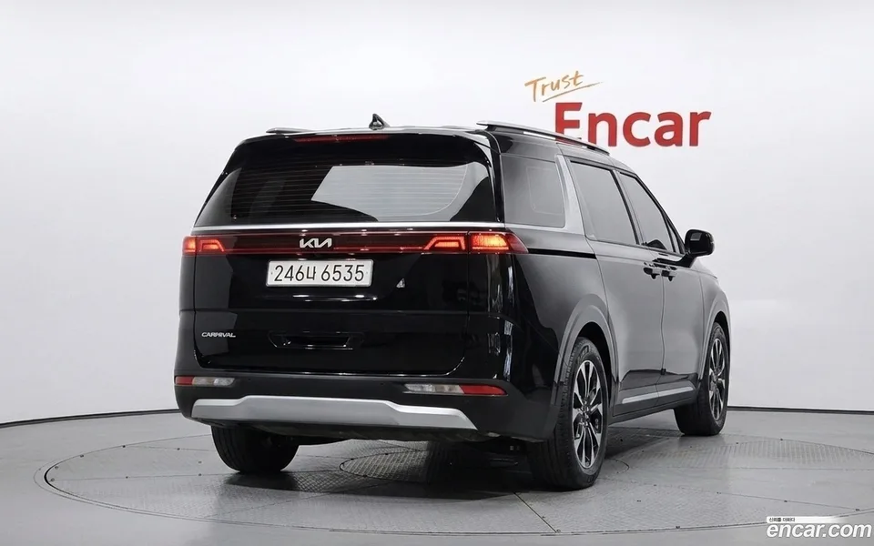 Kia Carnival 9 2023 — thumbnail 4
