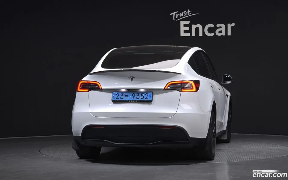 Tesla Model Y RWD 2024 — thumbnail 4