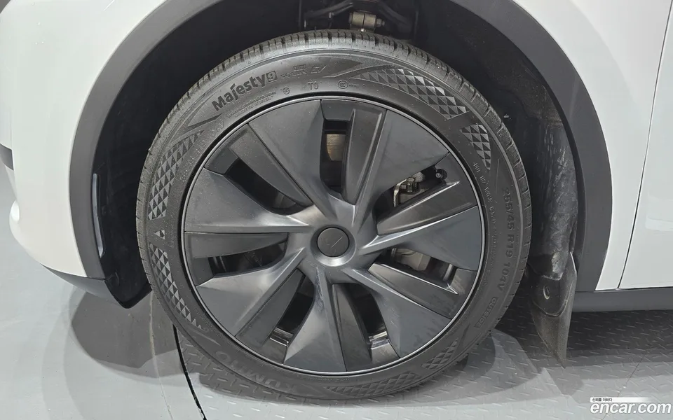 Tesla Model Y RWD 2024 — thumbnail 5