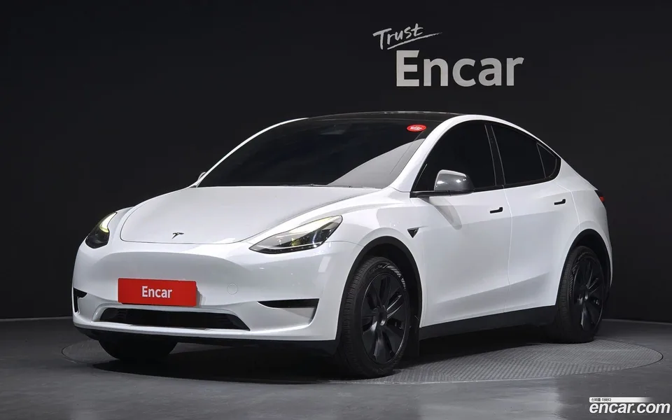 Tesla Model Y RWD 2024 — photo 1, buy with delivery to Moscow