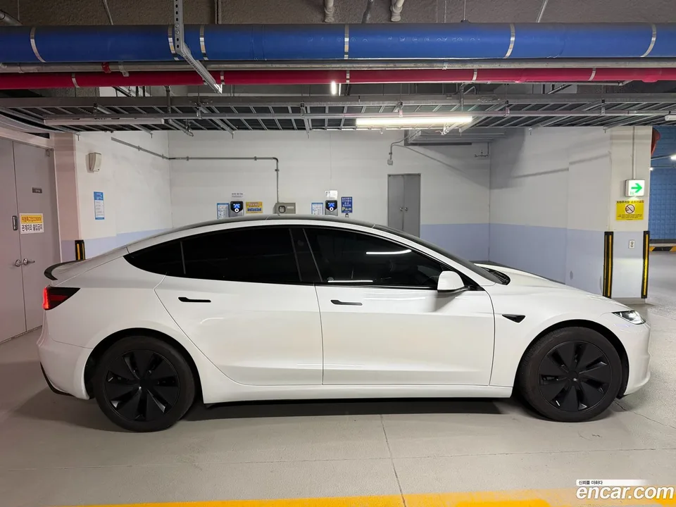 Tesla Model 3 AWD 2025 — thumbnail 4