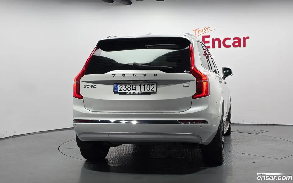 Volvo XC90 T8 2022 — миниатюра 4