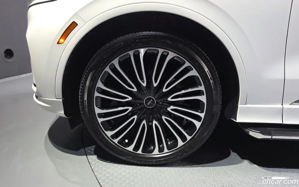 Lincoln Aviator 3.0 AWD 2025 — thumbnail 2