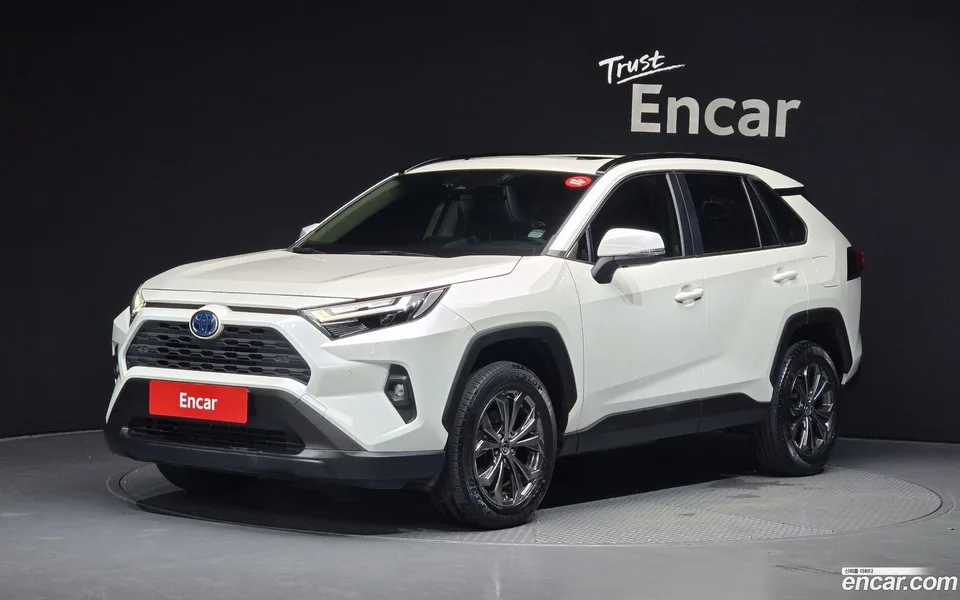 Toyota RAV4 2.5 2WD 2022 — photo 1, buy with delivery to Moscow