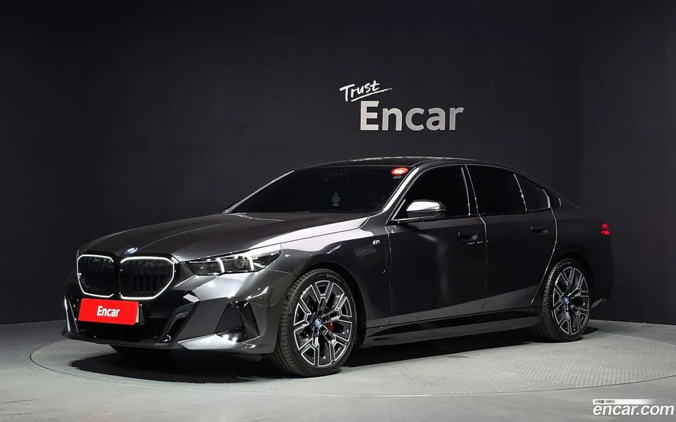 BMW 5 Series 530e xDrive M 2025 — photo 1, buy with delivery to Moscow