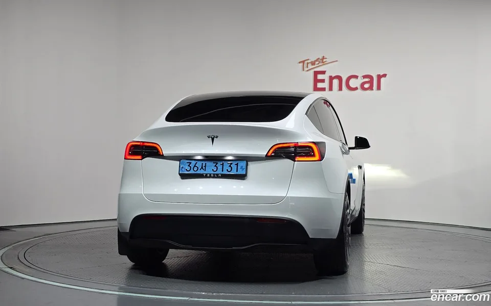 Tesla Model Y RWD 2024 — thumbnail 4
