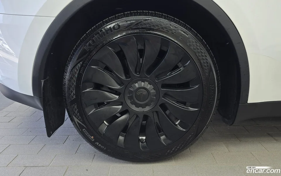 Tesla Model Y RWD 2024 — thumbnail 5