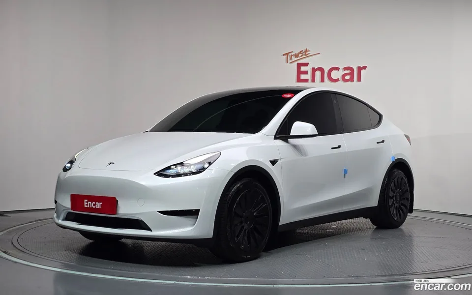Tesla Model Y RWD 2024 — photo 1, buy with delivery to Moscow