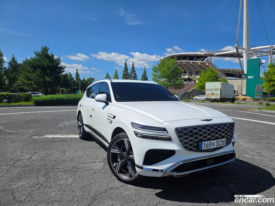 Genesis GV80 2.5T 2WD 2024 — photo 1, buy with delivery to Moscow