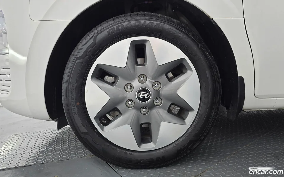 Hyundai Staria 4WD 9 2025 — thumbnail 2