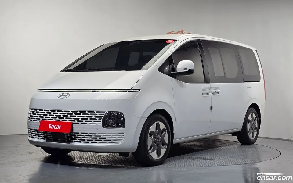 Hyundai Staria 4WD 9 2025 — photo 1, buy with delivery to Moscow
