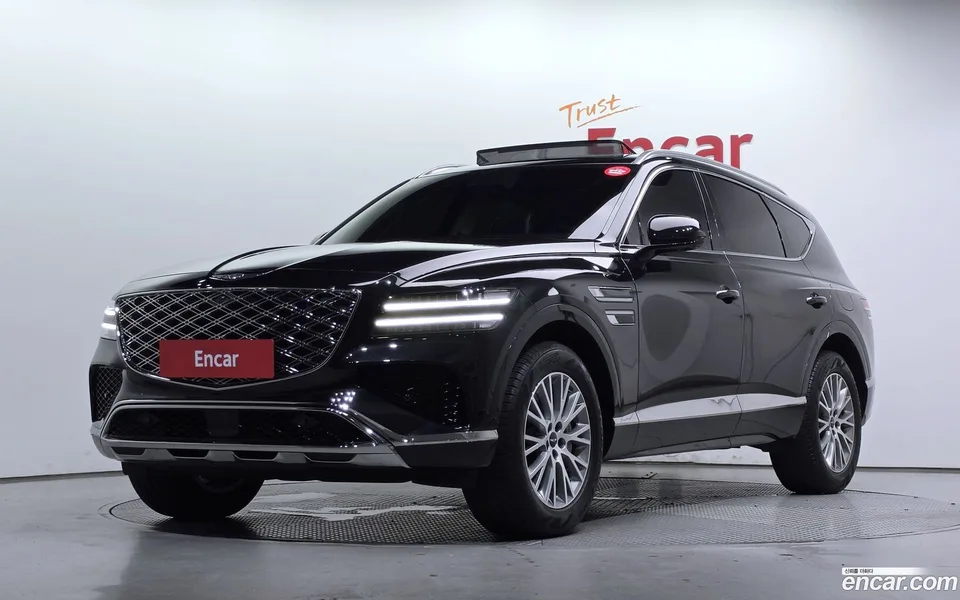 Genesis GV80 2.5T 2WD 2023 — фото 1, купить с доставкой в Москву