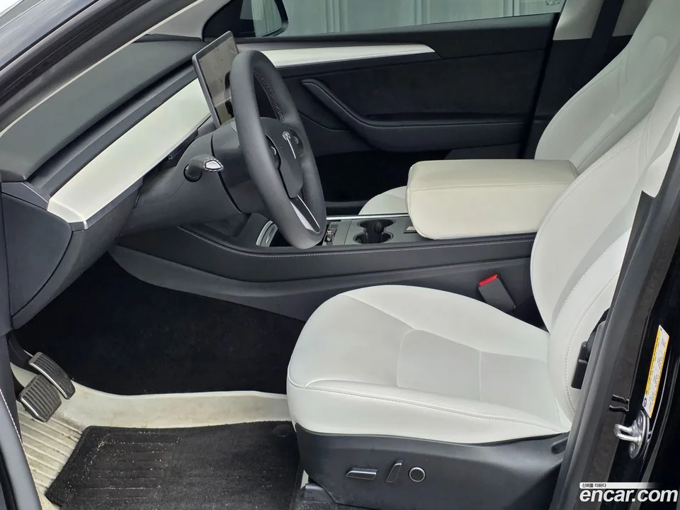 Tesla Model Y RWD 2024 — thumbnail 2
