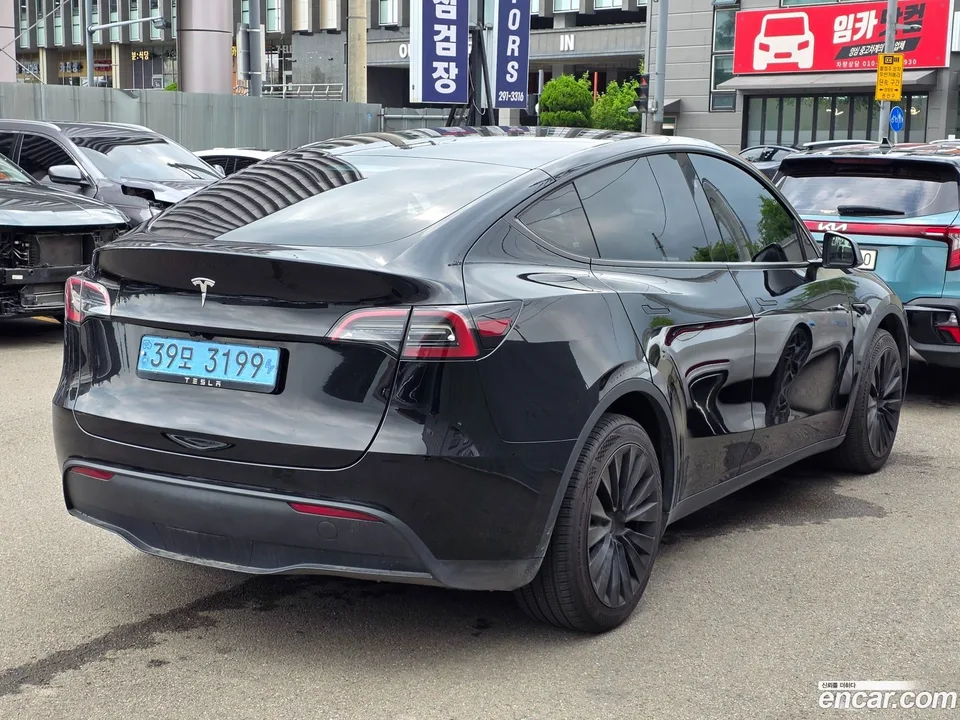 Tesla Model Y RWD 2024 — thumbnail 3
